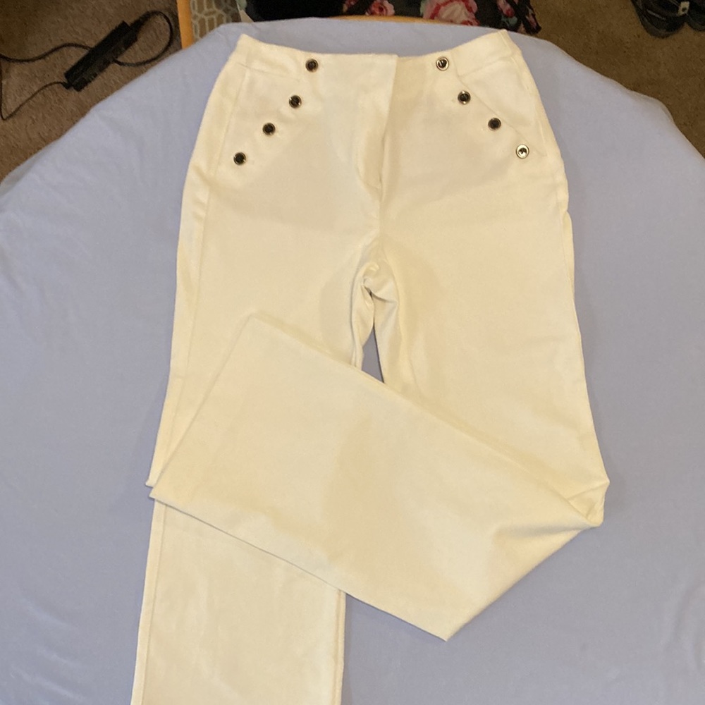 Winter White House Black Market beautiful white tall pants Excellent Condition